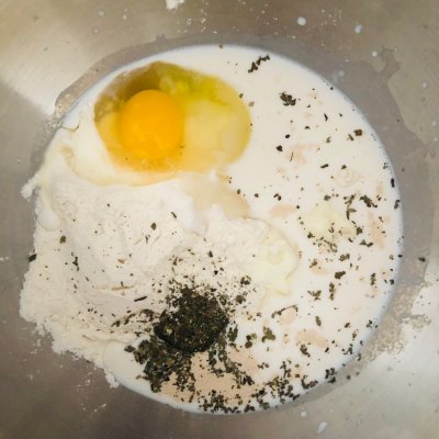 在家就能做的蒜香培根軟歐包，高顏值超美味，解饞還頂飽